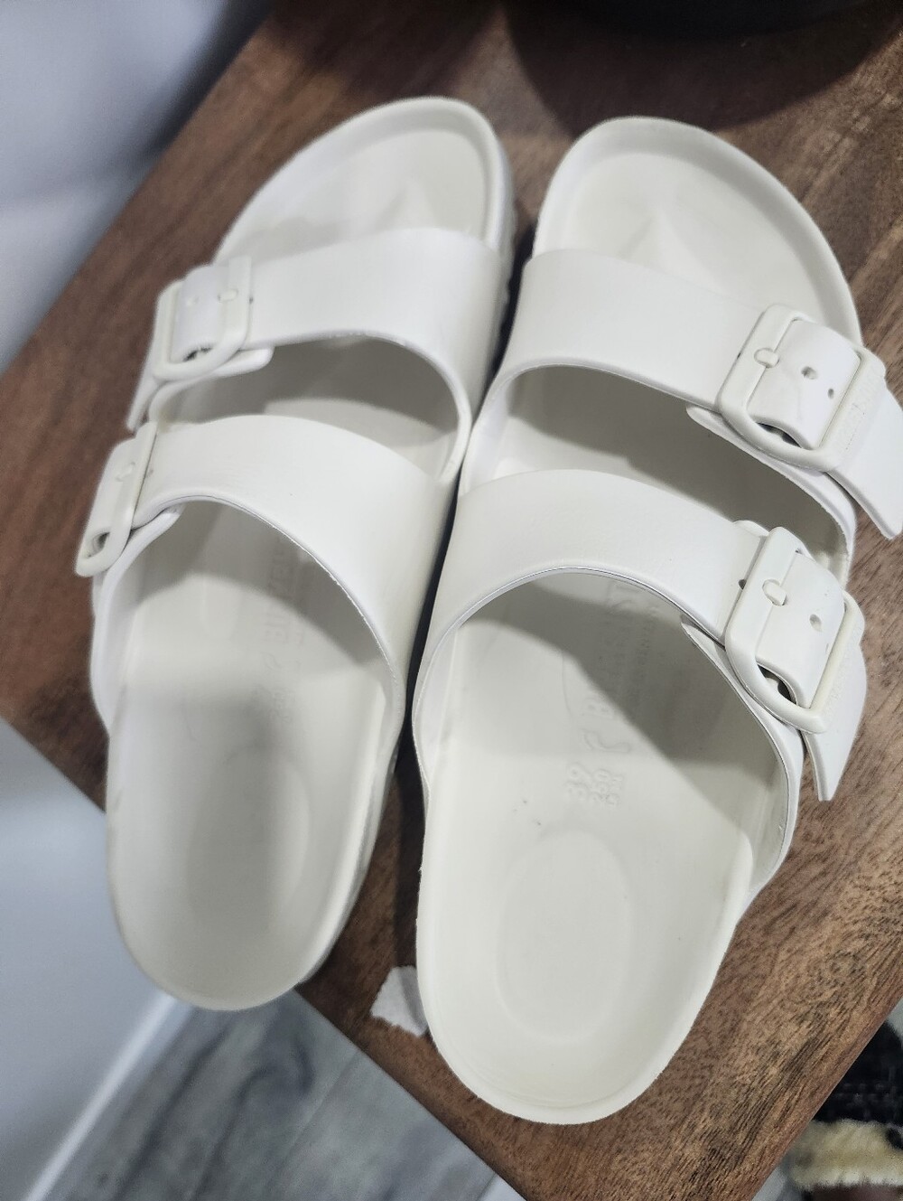 BIRKENSTOCK SLIPPERS